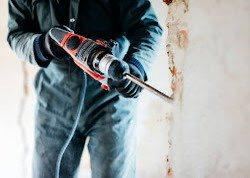 Controlled drilling work with PPE.